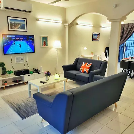Semi-Detached, Up To 21 Pax, 4 Bedrooms, 3 Bathrooms, 4 Car Parks By Star Home